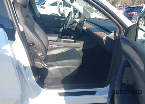 2023 Tesla Model Y Awd/Long Range Dual Motor All-Wheel Drive z USA, uszkodzony, nr VIN 7SAYGDEE5PA064167